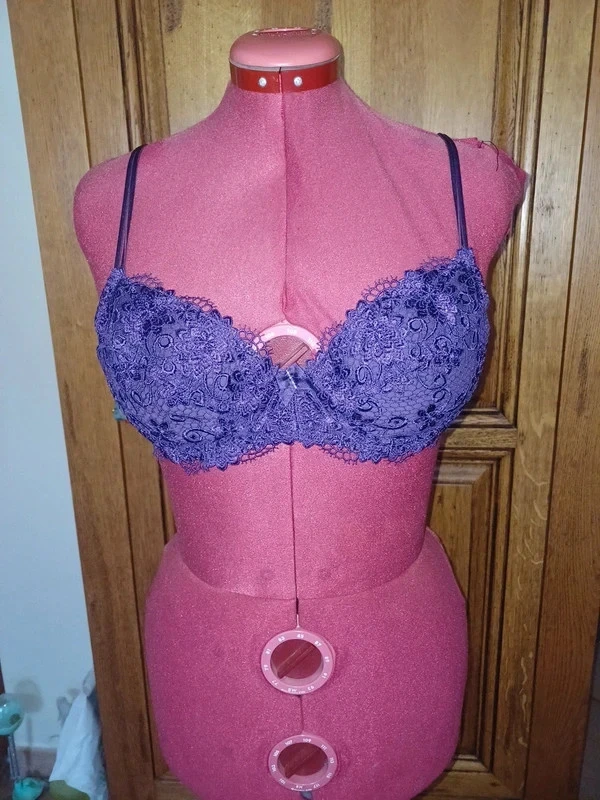 Soutiens gorge violet dentelle